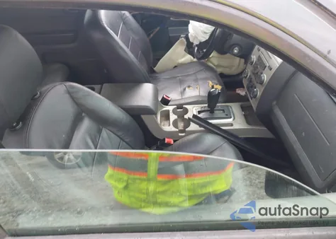 2008 Ford Escape Xlt z USA, uszkodzony, nr VIN 1FMCU03138KE21955